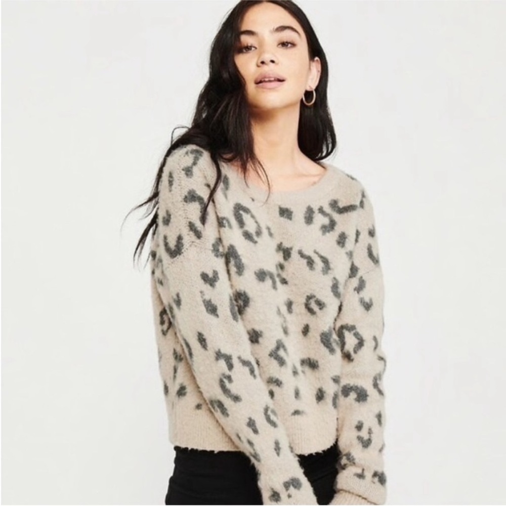 Abercrombie & Fitch Cheetah Print sweater Size S